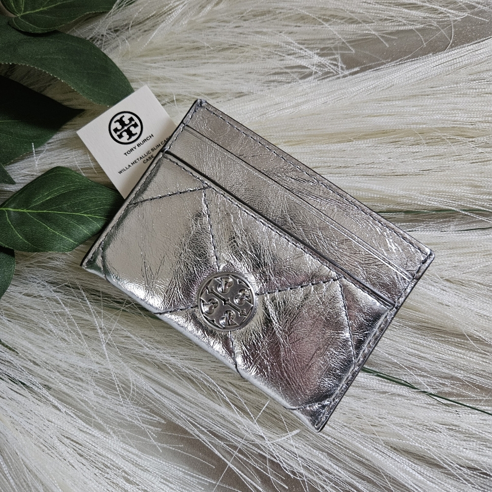 Tory Burch nwt Willa Metallic Slim card case silver leather. Card case
